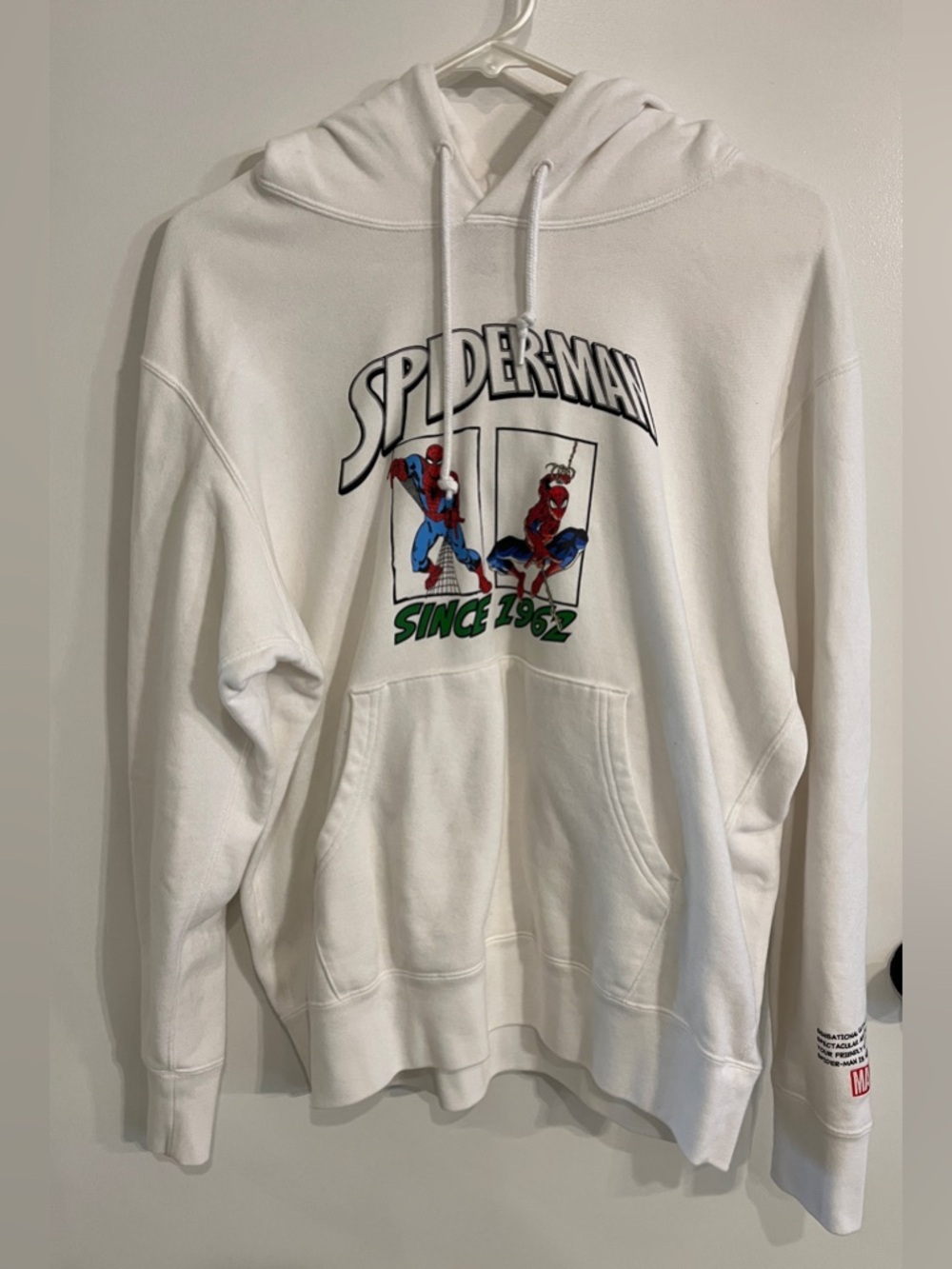 Men’s size med Uniqlo UT Marvel Spiderman Hoodie Please Read